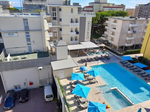 Property building, Balcony/Terrace, Swimming pool