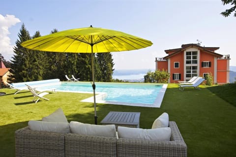 Property building, Garden, Swimming pool, Swimming pool