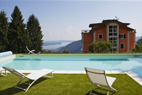 Property building, Garden, Swimming pool, Swimming pool