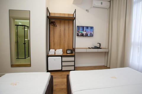 Bed, TV and multimedia, Photo of the whole room, Bedroom, air conditioner