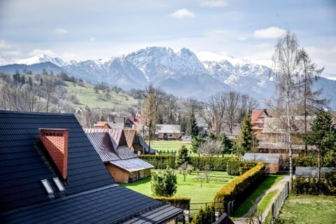 Nearby landmark, Spring, Day, Natural landscape, Mountain view, Mountain view