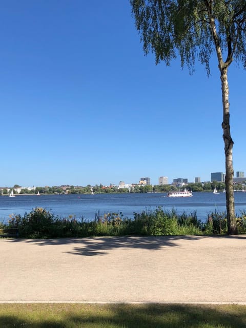 Nearby landmark, Neighbourhood, Natural landscape, Activities, Canoeing, Hiking, Cycling, Sports