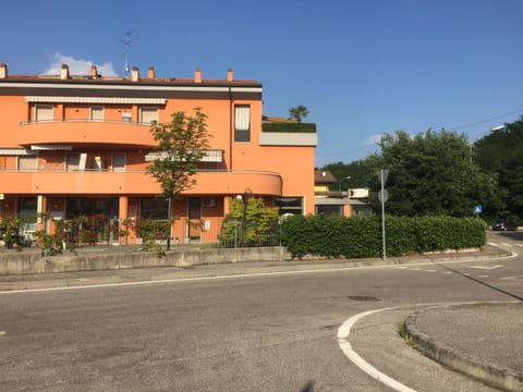 Facade/entrance, Neighbourhood