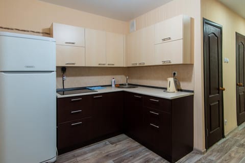 Kitchen or kitchenette, Communal kitchen