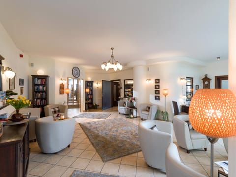 Lobby or reception, Internal: Not applicable to any particular room