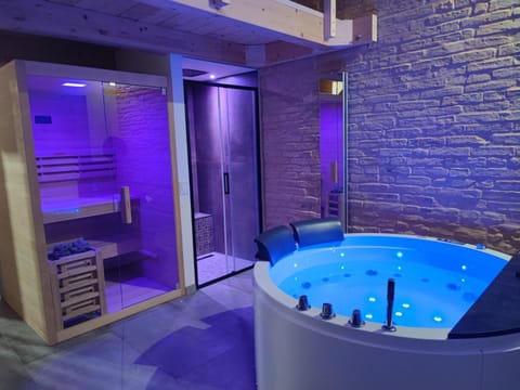 Hot Tub, Spa and wellness centre/facilities