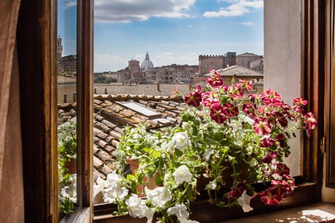 Bedroom, City view