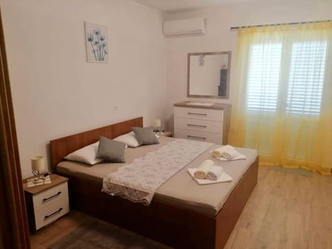 Apartments and rooms Krstina Bed and Breakfast in Supetarska Draga