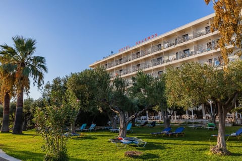 Property building, Garden, sunbed