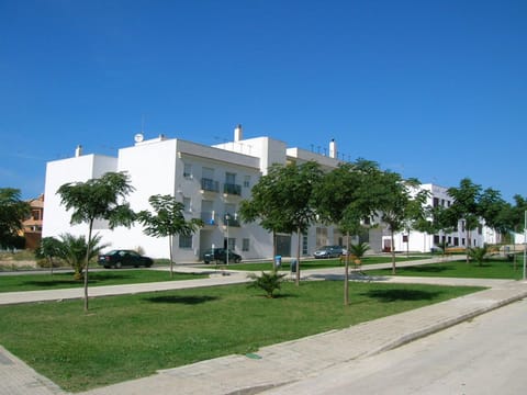 Facade/entrance, Area and facilities