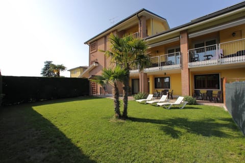 Property building, Garden, Garden view, sunbed