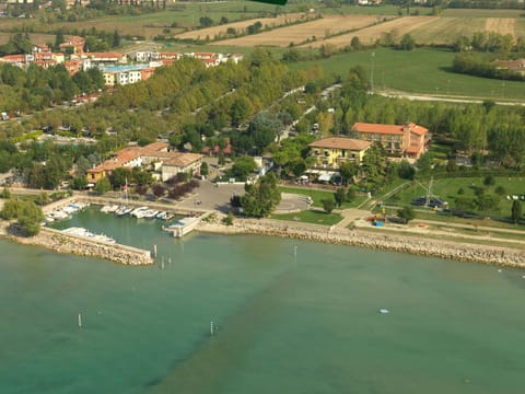 Property building, Day, Bird's eye view, Lake view, Location