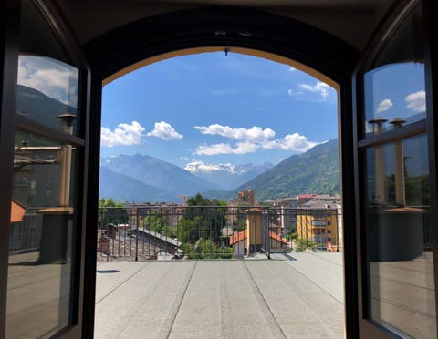 Balcony/Terrace, Balcony/Terrace, City view, Mountain view