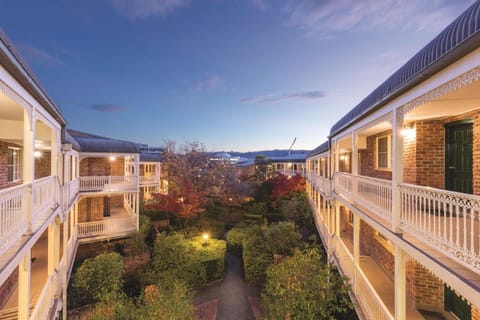 Adina Serviced Apartments Canberra Kingston Apartahotel in Canberra