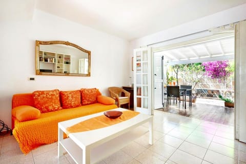 Very well maintained house in Chayofa, the sunny south of Tenerife Chalet in Abona