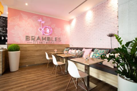 Restaurant/places to eat, Food and drinks