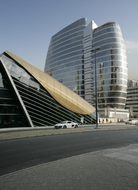 Property building, Nearby landmark, On site