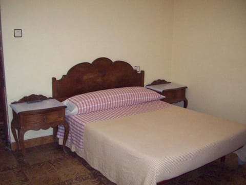 Bed, Photo of the whole room, Bedroom, Inner courtyard view