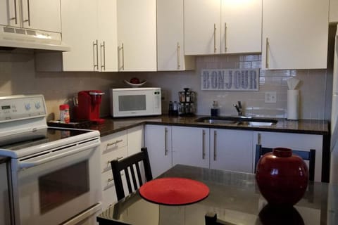 2-Bedroom Apartment #30A by Amazing Property Rentals Apartamento in Gatineau