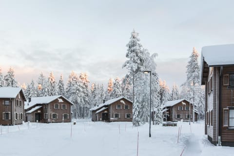 Property building, Neighbourhood, Natural landscape, On site, Street view