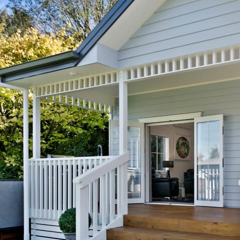 The Retreat Luxury Garden Villa Bed and Breakfast in Taupo