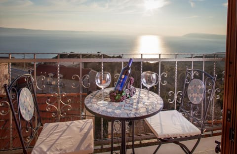 Balcony/Terrace, Seating area, Pool view, Sea view