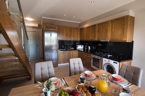 Day, Summer, Coffee/tea facilities, Kitchen or kitchenette, Seating area, Dining area, On site