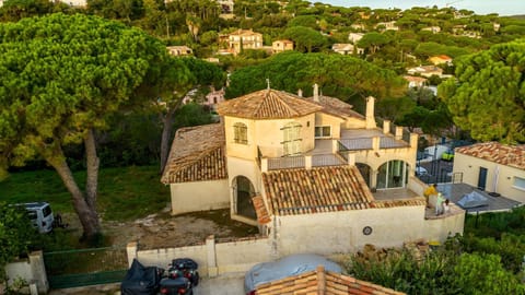 Maison de 5 chambres a Sainte Maxime a 500 m de la plage avec vue sur la mer jardin et wifi House in Sainte-Maxime
