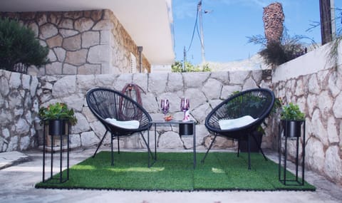 Day, Seating area, Garden view