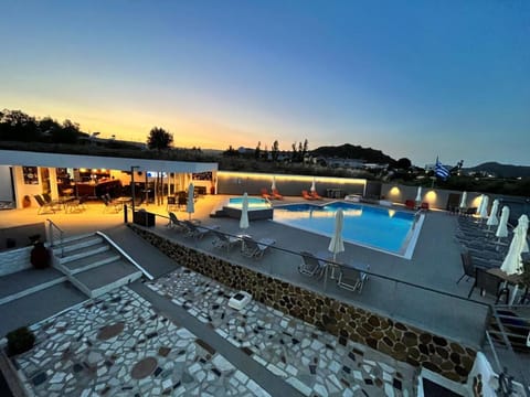 Pool view, Swimming pool, sunbed