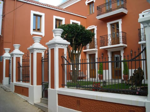 Property building, Day, Street view