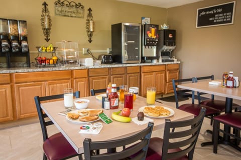 Restaurant/places to eat, Coffee/tea facilities, Food and drinks, Food, Breakfast, Continental breakfast, Drinks