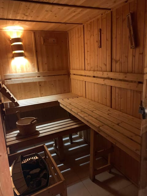 Maison avec piscine et sauna à Vire House in Normandy