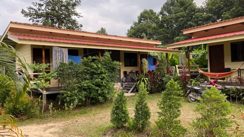Family Huts Resort in Koh Chang Tai