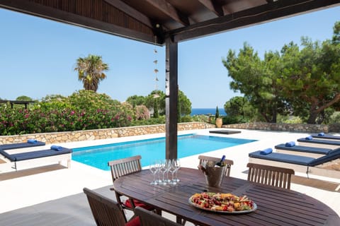 Dining area, Pool view, Sea view