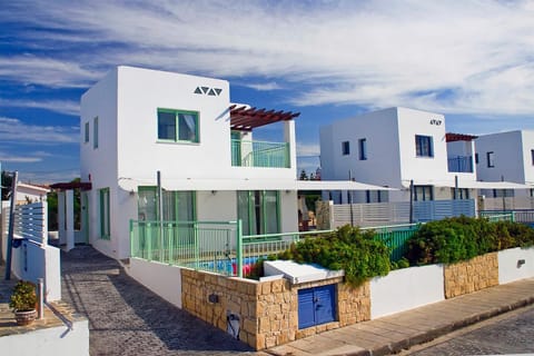 Property building, Day, Summer, Garden, Balcony/Terrace, On site