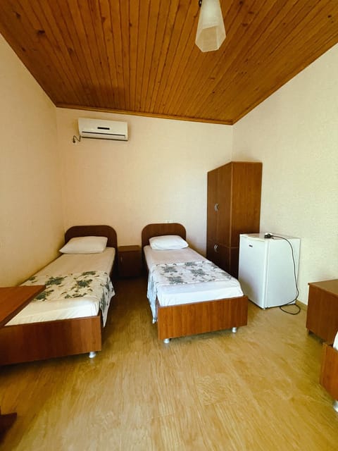 Bed, Photo of the whole room, Bedroom, air conditioner