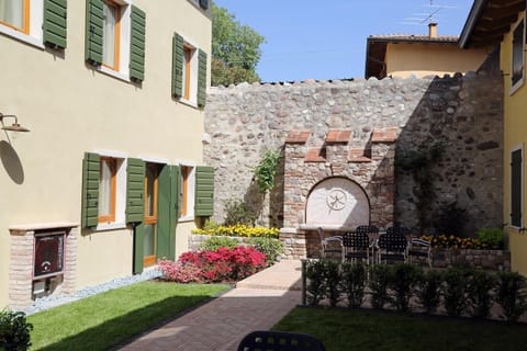 Residence Borgo Mondragon Apartahotel in Lake Garda