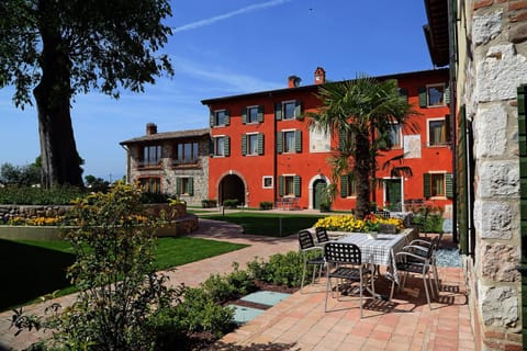 Residence Borgo Mondragon Apartahotel in Lake Garda
