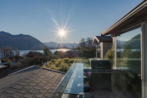 Lakeview Heights Luxury Apartment 2 House in Wanaka