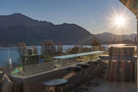 Lakeview Heights Luxury Apartment 2 House in Wanaka