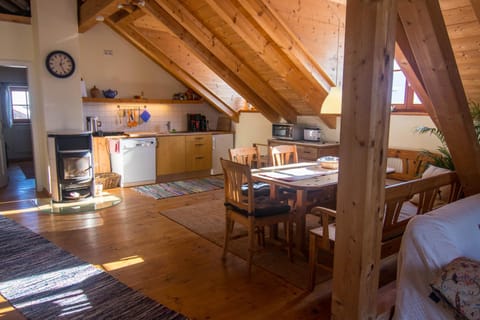 Kitchen or kitchenette, Seating area, Dining area