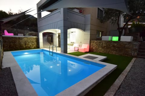 Property building, Swimming pool