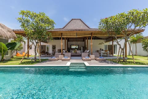 Property building, Balcony/Terrace, Swimming pool