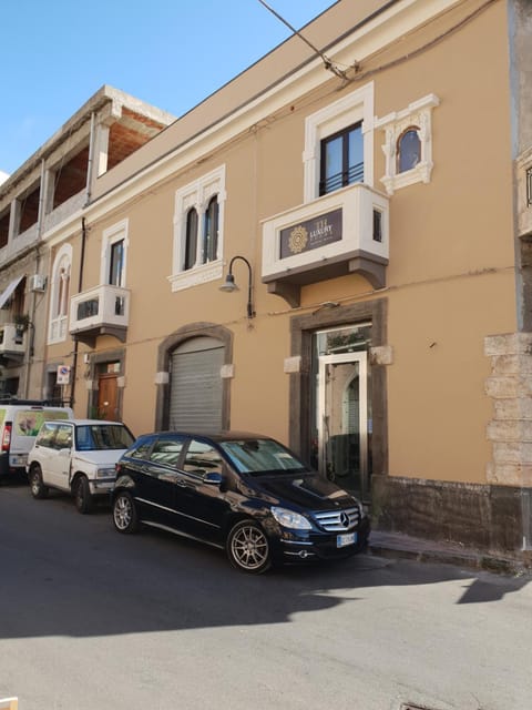 Property building, Facade/entrance, Bird's eye view, Balcony/Terrace