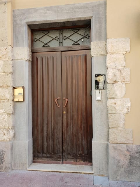 Facade/entrance, Bird's eye view