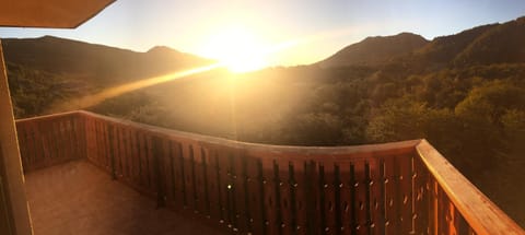 Balcony/Terrace, Mountain view