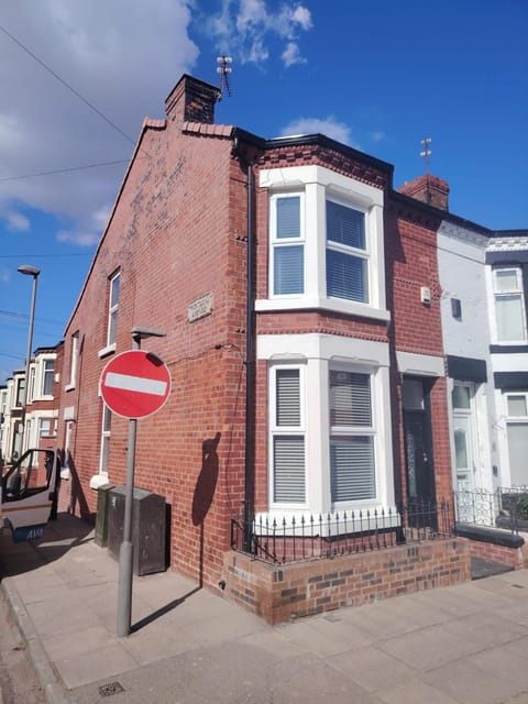 Property building, Day, Street view