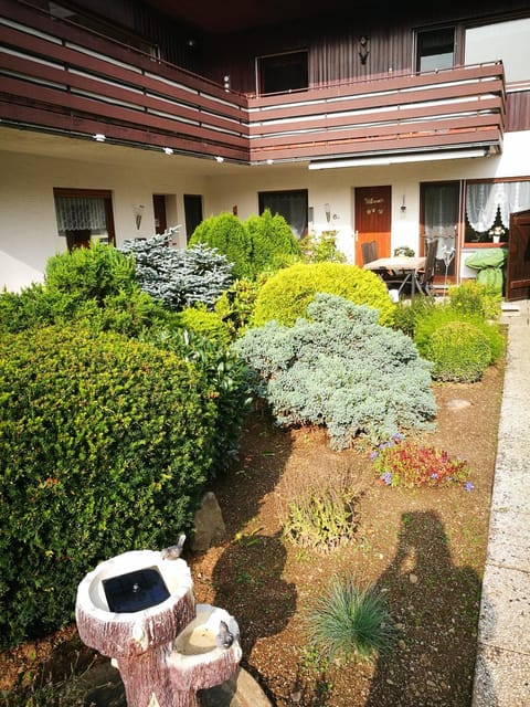 Facade/entrance, Garden, Balcony/Terrace