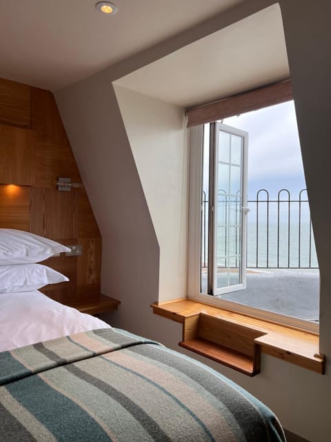 Bed, Bedroom, Sea view